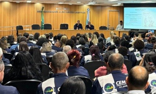 Cento e trinta colaboradores participam de palestra "Se Sensibilize", promovida pelo Departamento de Acessbilidade e Inclusão Social